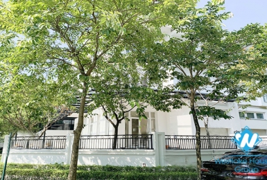 New beautiful villa with corner unit with large yard for rent